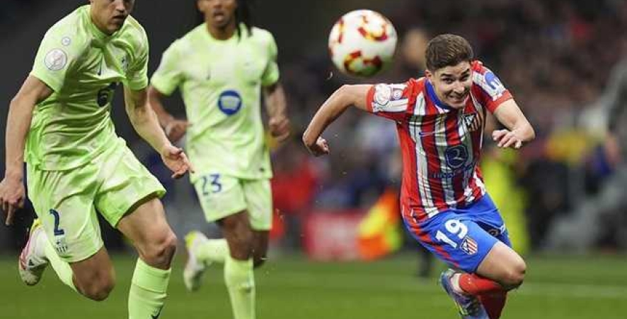 Перейдет ли Альварес в Барселону или Арсенал? Вероятность трансфера мала